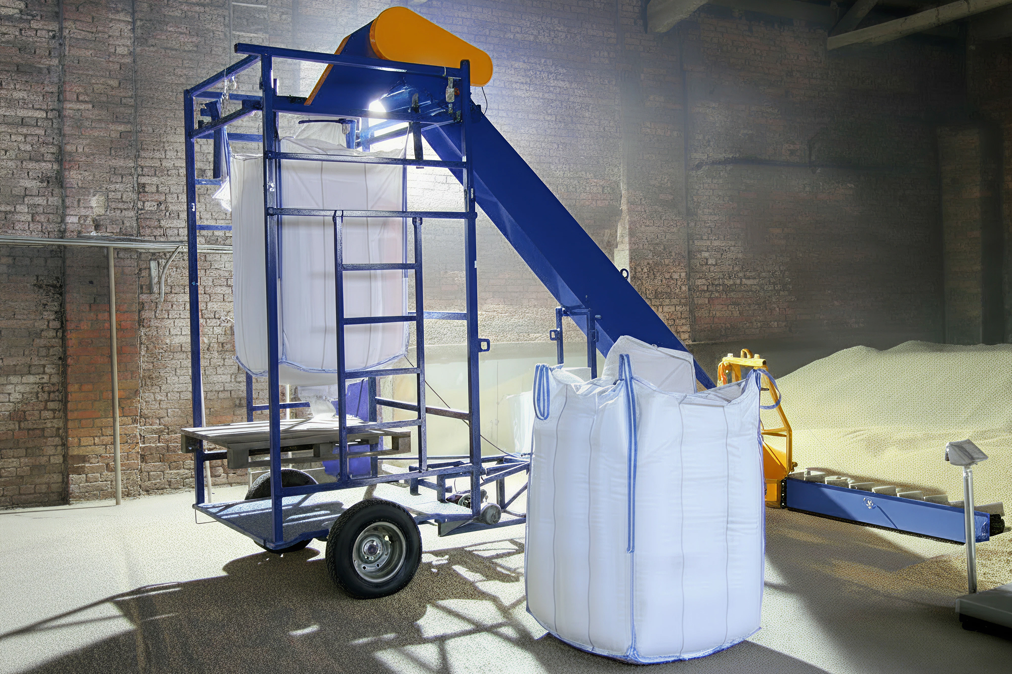 Передвижной загрузчик биг-бэгов ПЗ-100: технические реалии и опыт эксплуатации Передвижной загрузчик биг-бэгов ПЗ-100: технические реалии и опыт эксплуатации