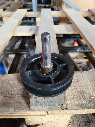 Ролик натяжной внутренний с валом К 531\ К527\ К547 : купить в Нижнем Новгороде