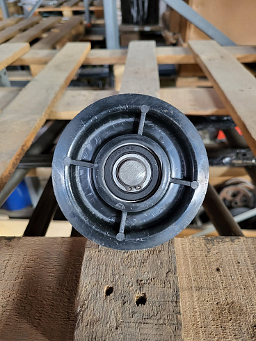 Ролик натяжной внутренний с валом К 531\ К527\ К547 : купить в Нижнем Новгороде