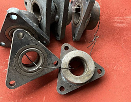 Скользящий подшипник на вал щеточной тележки К531 (треугольный): купить в Нижнем Новгороде