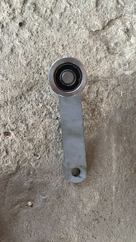 Ролик поддержки цепи в сборе с кронштейном К 527: купить в Нижнем Новгороде