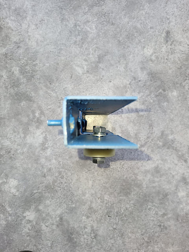 Кронштейн направляющий щеточной тележки с роликами: купить в Нижнем Новгороде